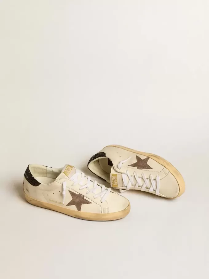 Super-Star LTD med laminerad läderstjärna och svart glitterhälflik Super-Star LTD med laminerad läderstjärna och svart glitterhälflik