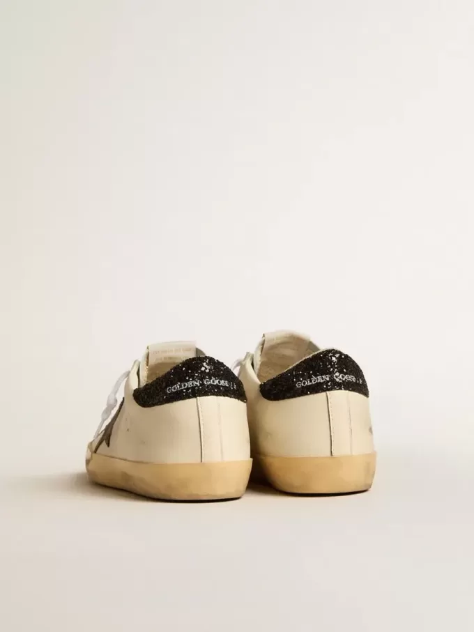 Super-Star LTD med laminerad läderstjärna och svart glitterhälflik Super-Star LTD med laminerad läderstjärna och svart glitterhälflik