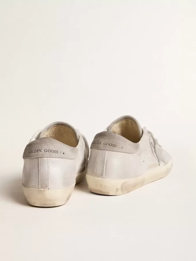 Super-Star sneakers i gråvitt glitterläder med läderstjärna Super-Star sneakers i gråvitt glitterläder med läderstjärna