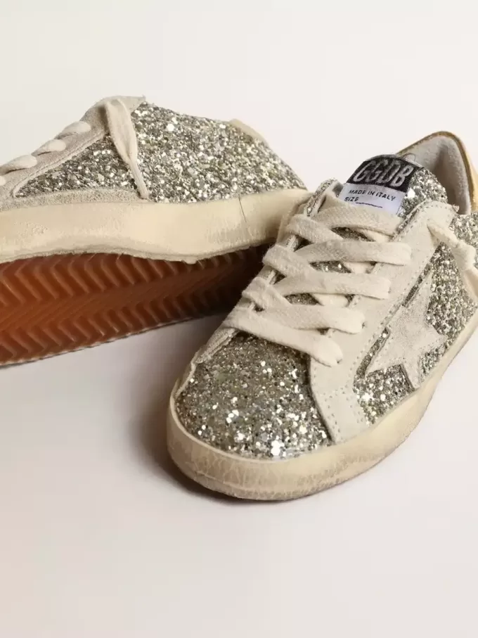 Super-Star Young i glitter med en stjärna i mocka och guldfärgad hälflik Super-Star Young i glitter med en stjärna i mocka och guldfärgad hälflik