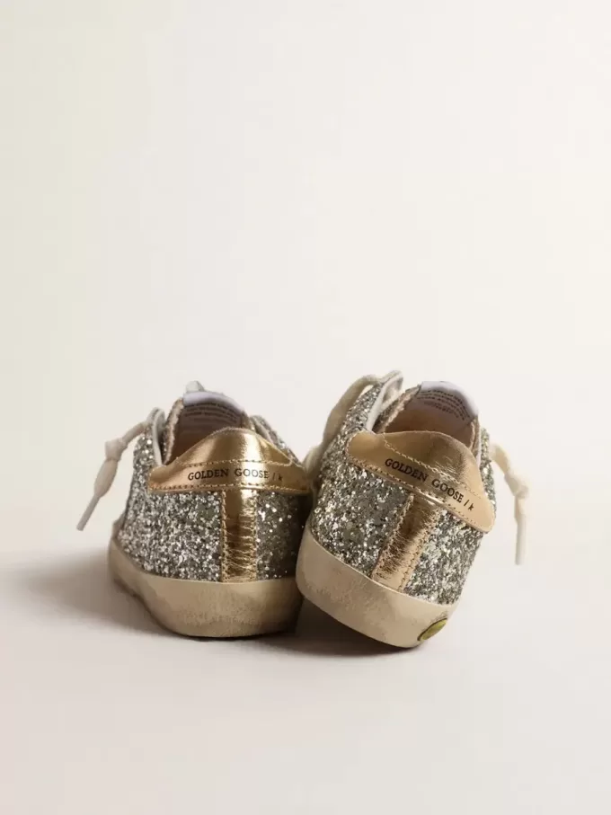 Super-Star Young i glitter med en stjärna i mocka och guldfärgad hälflik Super-Star Young i glitter med en stjärna i mocka och guldfärgad hälflik
