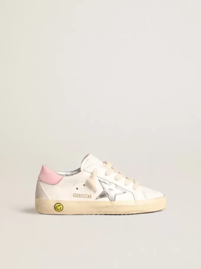 Super-Star Young med silverfärgad läderstjärna och rosa hälflik Super-Star Young med silverfärgad läderstjärna och rosa hälflik