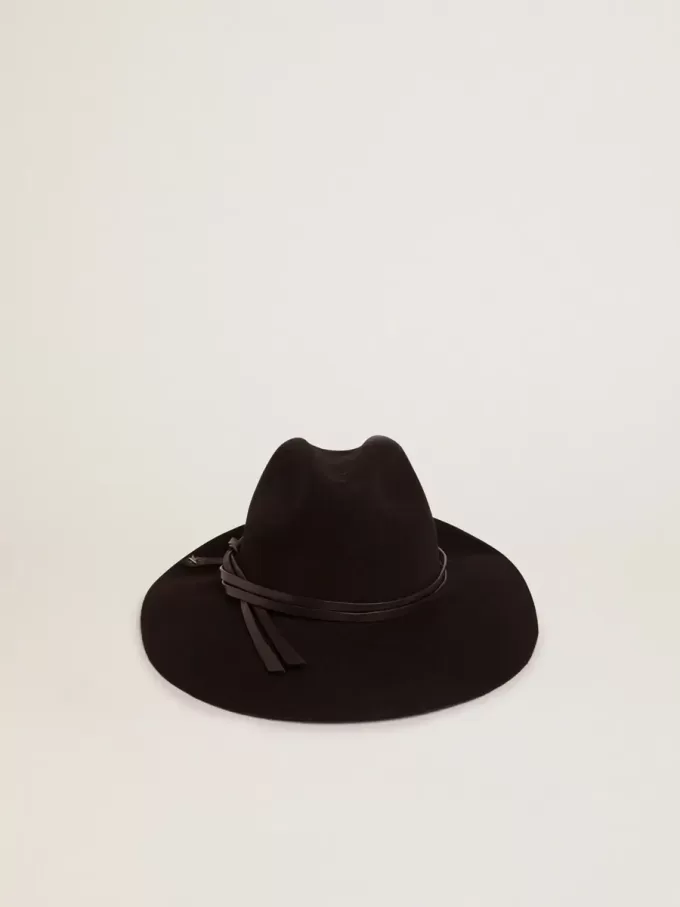 Svart hatt med läderrem Svart hatt med läderrem