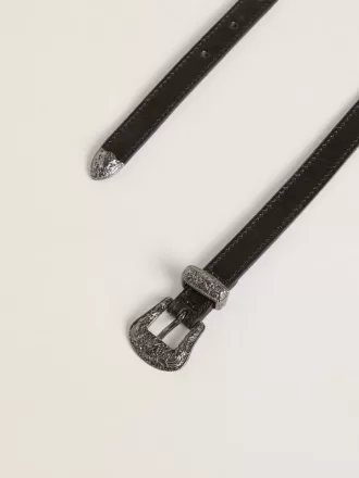 Svart läderbälte med silverfärgat spänne