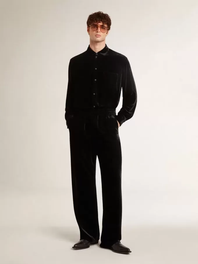 Svart skjorta med sammetseffekt och broderi