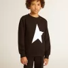 Svart sweatshirt för pojkar med vit maxistjärna på framsidan Svart sweatshirt för pojkar med vit maxistjärna på framsidan