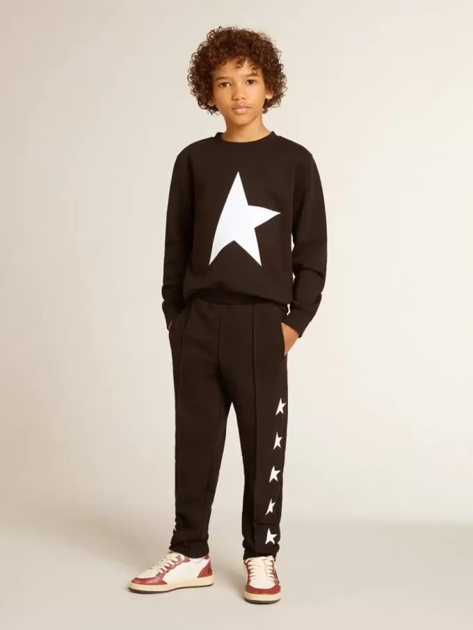 Svart sweatshirt för pojkar med vit maxistjärna på framsidan Svart sweatshirt för pojkar med vit maxistjärna på framsidan