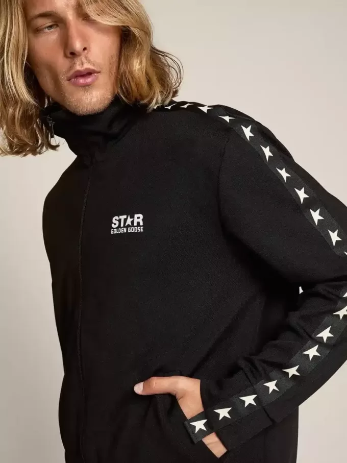 Svart sweatshirt med dragkedja och vita stjärnor för herr Svart sweatshirt med dragkedja och vita stjärnor för herr