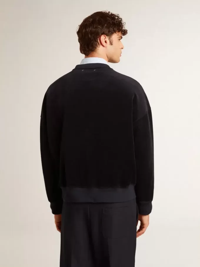 Svart sweatshirt med rund hals och broderad text Svart sweatshirt med rund hals och broderad text