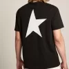 Svart T-shirt för herr med kontrasterande vit logotyp och stjärna Svart T-shirt för herr med kontrasterande vit logotyp och stjärna