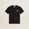 Svart T-shirt med kontrasterande vit logotyp på framsidan och maxi-stjärna på baksidan Svart T-shirt med kontrasterande vit logotyp på framsidan och maxi-stjärna på baksidan