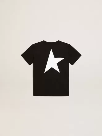 Svart T-shirt med kontrasterande vit logotyp på framsidan och maxi-stjärna på baksidan