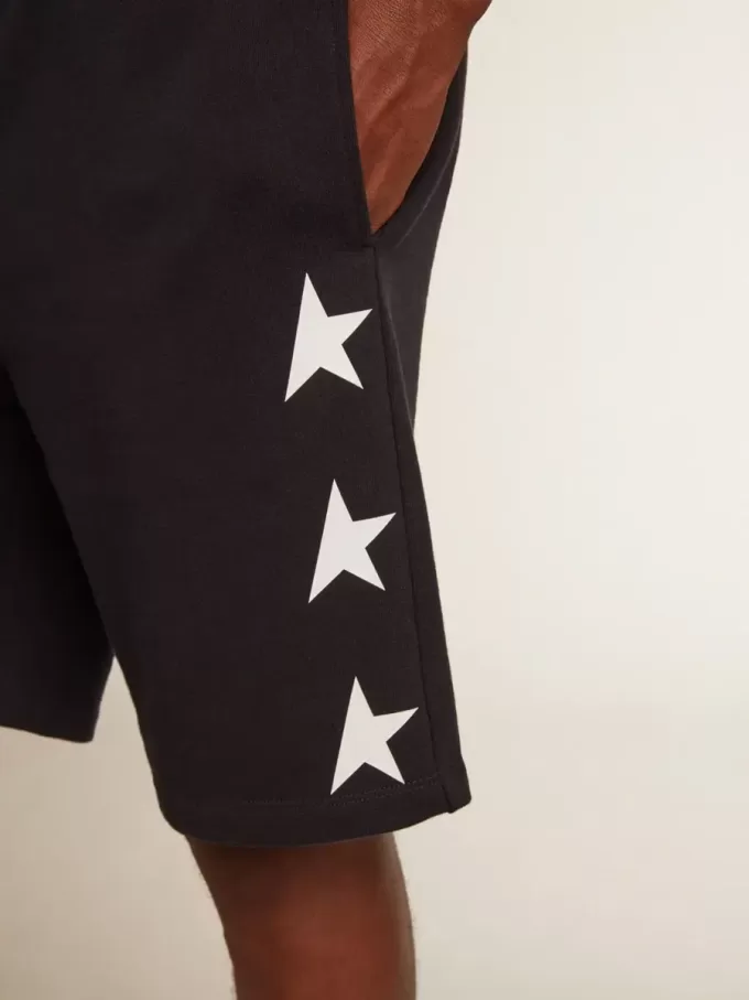 Svarta bermuda-shorts för herr med vita stjärnor Svarta bermuda-shorts för herr med vita stjärnor