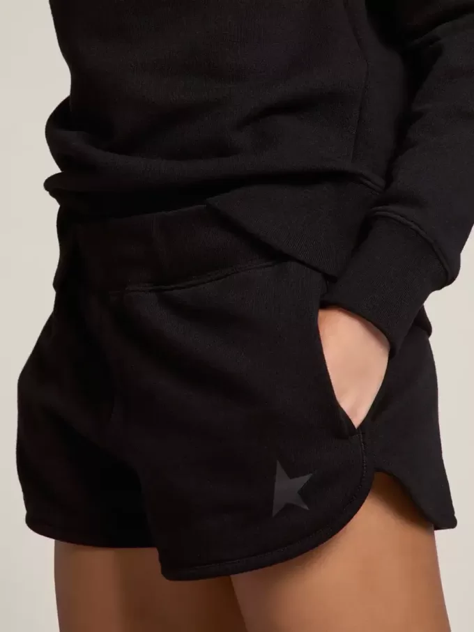 Svarta damshorts med ton-i-ton-stjärna