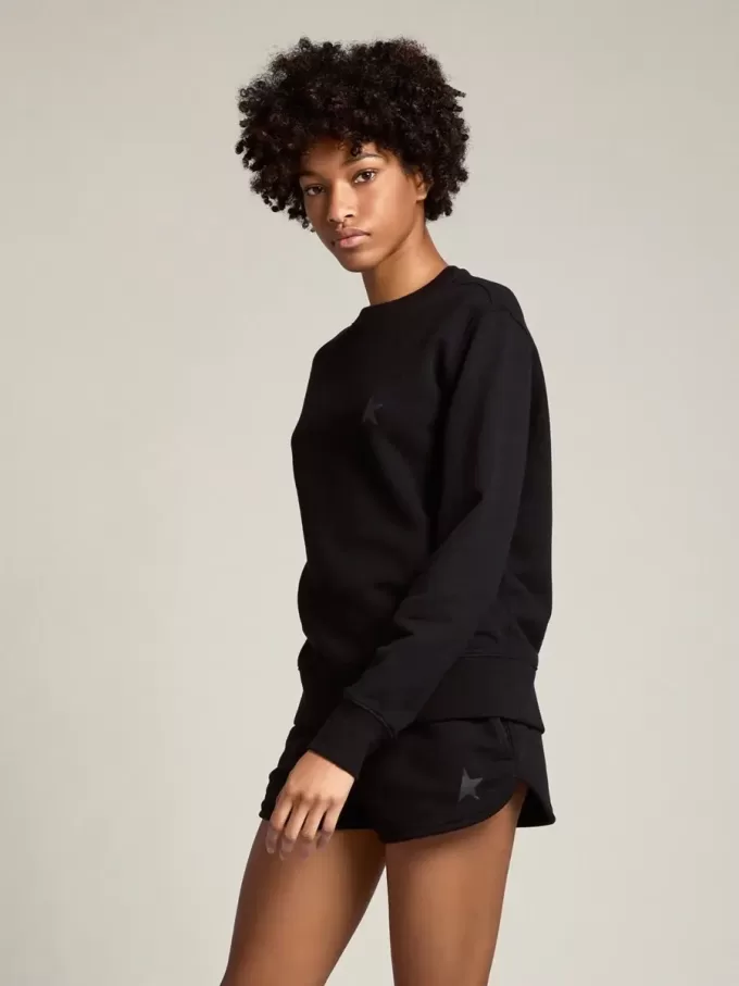 Svarta damshorts med ton-i-ton-stjärna