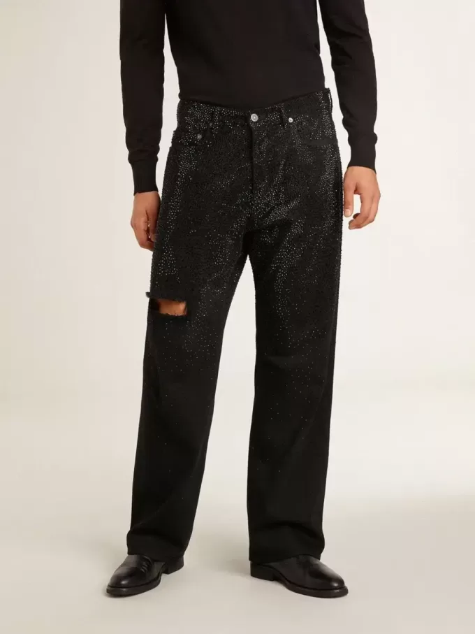 Svarta jeans för herr med lös passform och kristaller med gradienteffekt över hela plagget Svarta jeans för herr med lös passform och kristaller med gradienteffekt över hela plagget