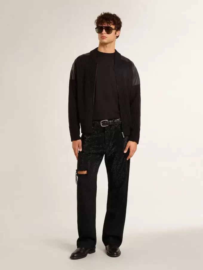 Svarta jeans för herr med lös passform och kristaller med gradienteffekt över hela plagget Svarta jeans för herr med lös passform och kristaller med gradienteffekt över hela plagget
