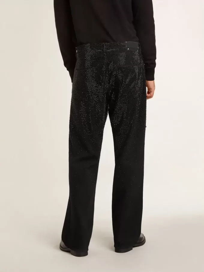 Svarta jeans för herr med lös passform och kristaller med gradienteffekt över hela plagget Svarta jeans för herr med lös passform och kristaller med gradienteffekt över hela plagget