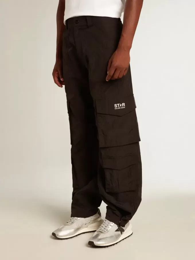 Svartfärgade cargobyxor i ripstop-nylon Svartfärgade cargobyxor i ripstop-nylon