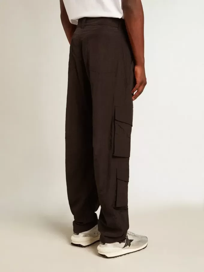 Svartfärgade cargobyxor i ripstop-nylon Svartfärgade cargobyxor i ripstop-nylon
