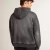 Sweatshirt i antracit med sprayad effekt och nitar Sweatshirt i antracit med sprayad effekt och nitar