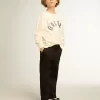 Sweatshirt i åldrat vitt med flerfärgad Golden-text på framsidan Sweatshirt i åldrat vitt med flerfärgad Golden-text på framsidan