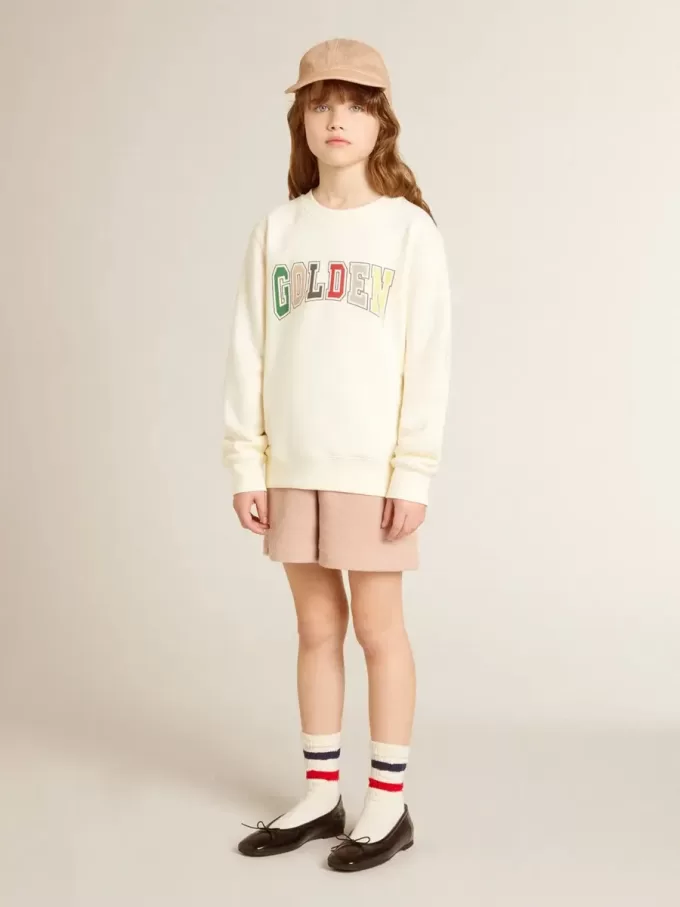 Sweatshirt i åldrat vitt med flerfärgad Golden-text på framsidan Sweatshirt i åldrat vitt med flerfärgad Golden-text på framsidan