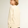 Sweatshirt i åldrat vitt med flerfärgad Golden-text på framsidan Sweatshirt i åldrat vitt med flerfärgad Golden-text på framsidan