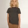 T-shirt för pojkar i grått med slitna detaljer T-shirt för pojkar i grått med slitna detaljer