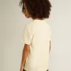 T-shirt för pojkar i slitet vitt med flerfärgade bokstäver T-shirt för pojkar i slitet vitt med flerfärgade bokstäver