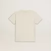 T-shirt för pojkar i slitet vitt med flerfärgade bokstäver T-shirt för pojkar i slitet vitt med flerfärgade bokstäver