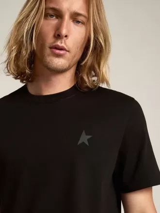 T-shirt från Black Star Collection med ton-i-ton-stjärna på framsidan