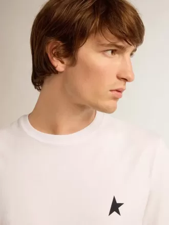 T-shirt från White Star Collection med svart stjärna på framsidan