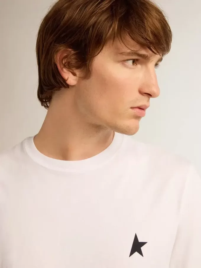 T-shirt från White Star Collection med svart stjärna på framsidan T-shirt från White Star Collection med svart stjärna på framsidan