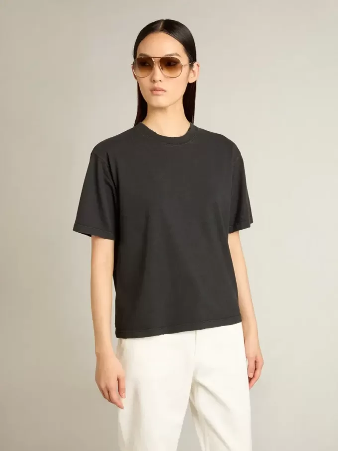 T-shirt i tvättad svart med omvänd logotyp på baksidan – Jersey Capsule T-shirt i tvättad svart med omvänd logotyp på baksidan – Jersey Capsule
