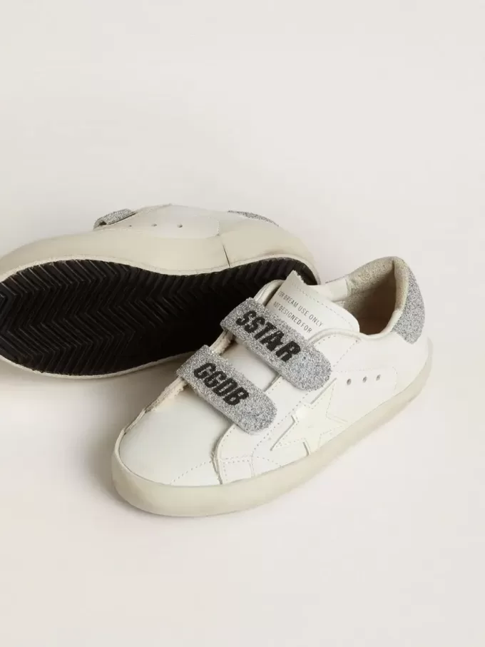 Teen Old School i vitt läder med silverfärgad Swarovski-kristall på hälfliken och remmarna Teen Old School i vitt läder med silverfärgad Swarovski-kristall på hälfliken och remmarna