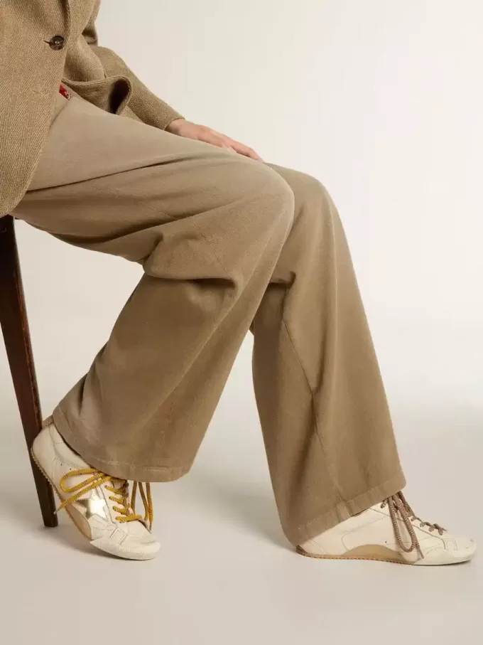 True-Star för damer i vitt nappaläder med guldstjärna och beige mockahälflik