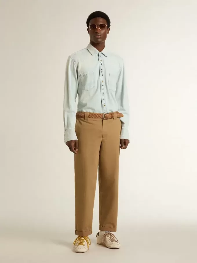 True-Star för herr i vitt nappaläder med guldfolierad läderstjärna och beige mockahälflik True-Star för herr i vitt nappaläder med guldfolierad läderstjärna och beige mockahälflik