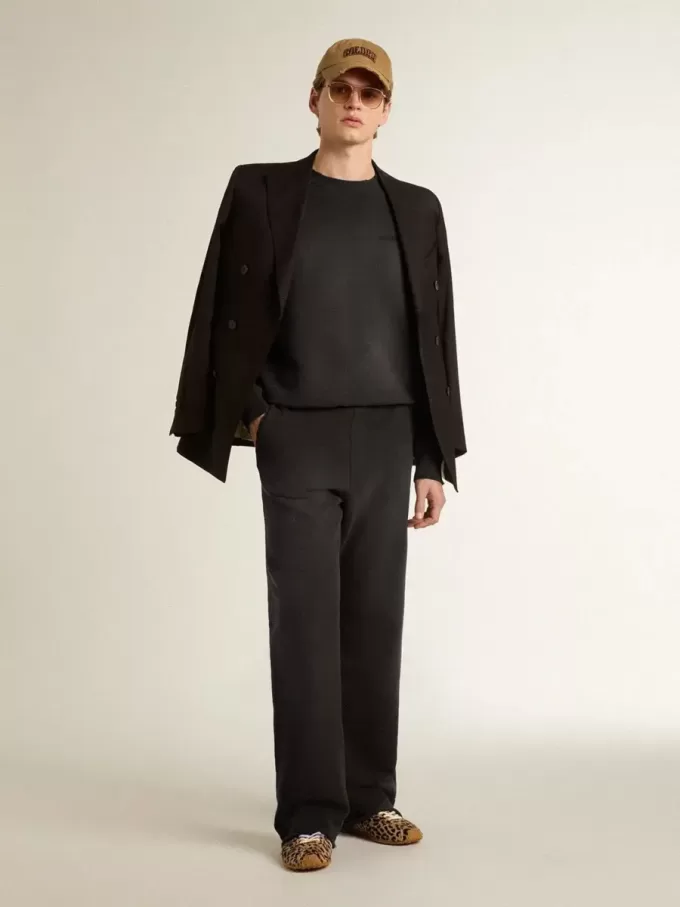 Unisex-tröja i sliten svart bomull med broderad logotyp Unisex-tröja i sliten svart bomull med broderad logotyp