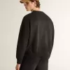 Unisex-tröja i sliten svart bomull med broderad logotyp Unisex-tröja i sliten svart bomull med broderad logotyp
