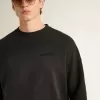 Unisex-tröja i sliten svart bomull med broderad logotyp Unisex-tröja i sliten svart bomull med broderad logotyp