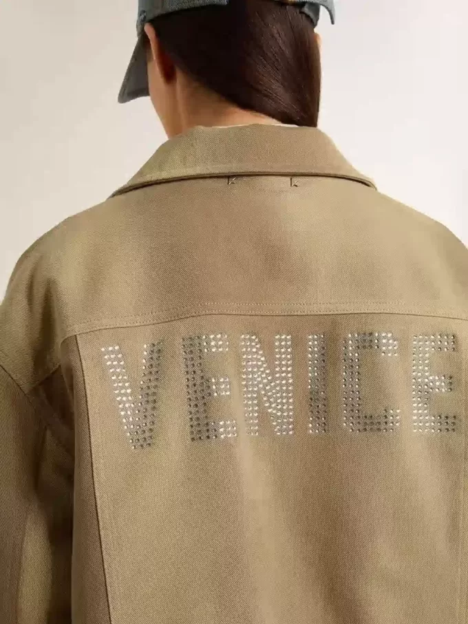 Unisex-vadderad jacka i khakifärgade nyanser Unisex-vadderad jacka i khakifärgade nyanser