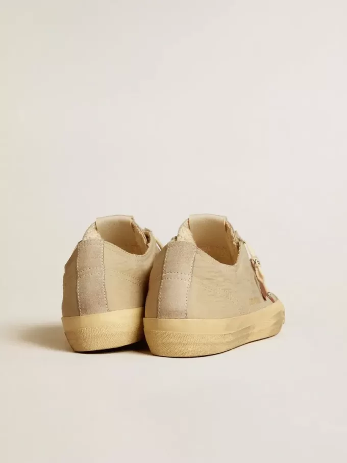 V-Star i kvartsfärgat nylon med tegelröd nubuckstjärna V-Star i kvartsfärgat nylon med tegelröd nubuckstjärna