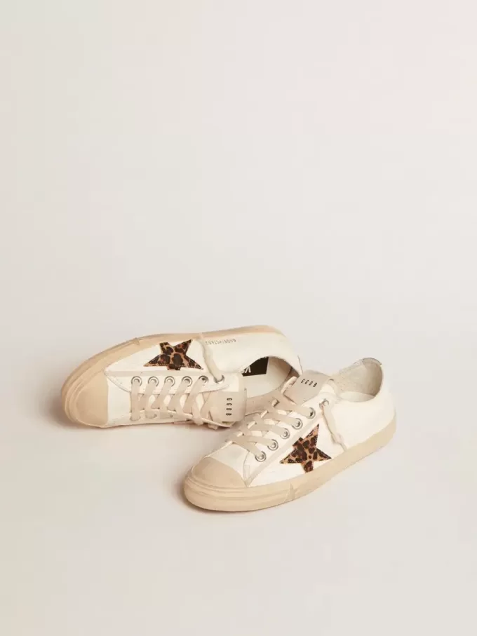 V-Star LTD i nappa med ponnyhudstjärna och silverfärgad hälflik V-Star LTD i nappa med ponnyhudstjärna och silverfärgad hälflik