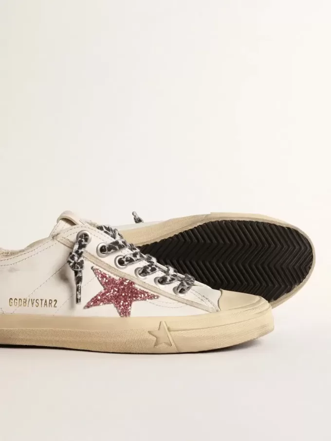 V-Star med rosa glitterstjärna och metallisk läderflik på hälen V-Star med rosa glitterstjärna och metallisk läderflik på hälen