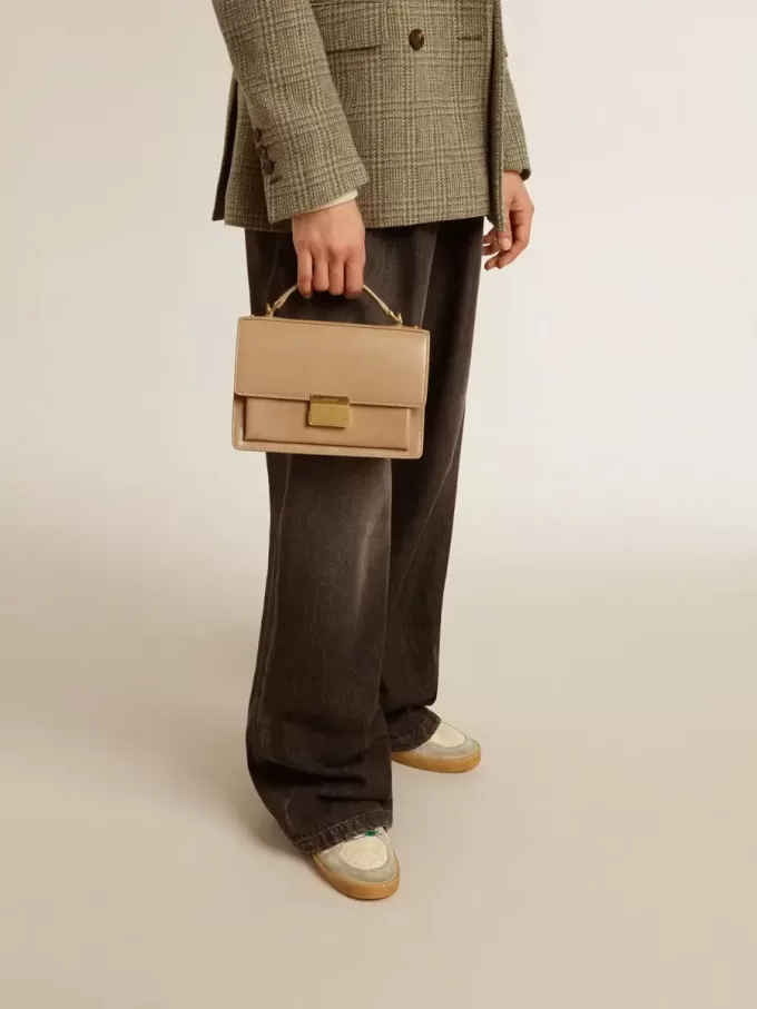 Venezia-väska i beige läder med gulddetaljer