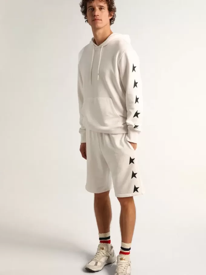 Vintage vita bermuda-shorts för herr med kontrasterande svarta stjärnor Vintage vita bermuda-shorts för herr med kontrasterande svarta stjärnor