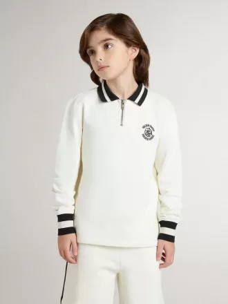 Vit bomullspolosweatshirt för barn med broderi på bröstet och tryck på ryggen