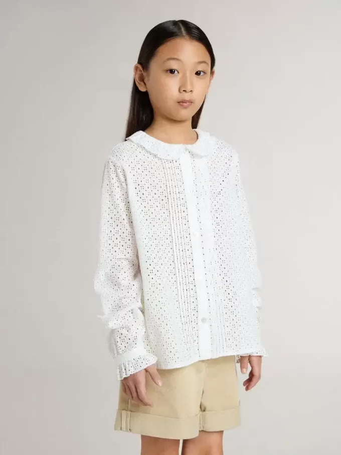 Vit bomullsskjorta med broderie anglaise för flickor Vit bomullsskjorta med broderie anglaise för flickor