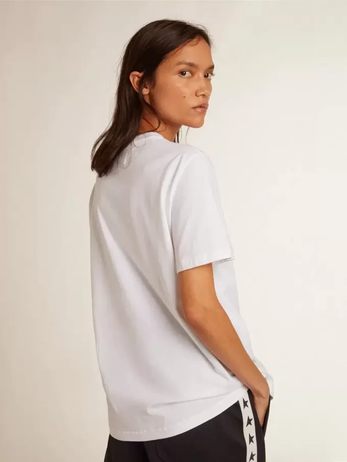 Vit dam-T-shirt med mörkblå stjärna på framsidan Vit dam-T-shirt med mörkblå stjärna på framsidan